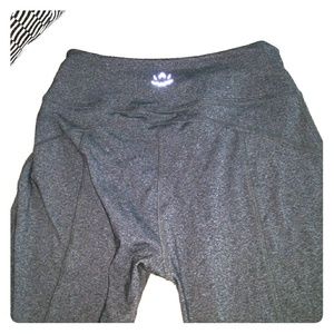 Beyond Yoga Charcoal Gray  ankle length leggings